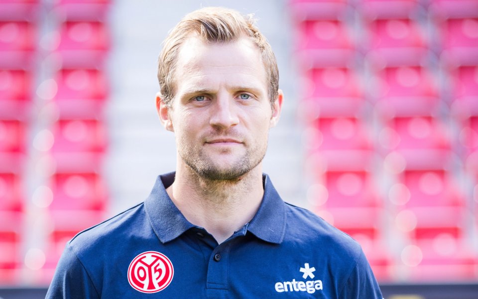 Бившият датски национал Бо Свенсон бе назначен за старши треньор