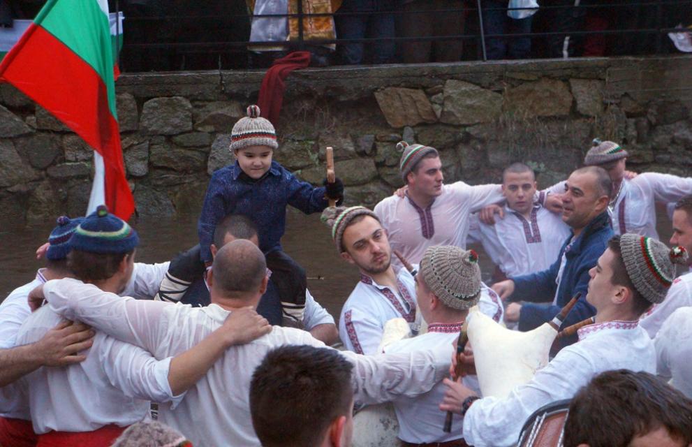 Epiphany Water blessing ceremonies of the battle and sacred flags of the Bulgarian army were held across the country
