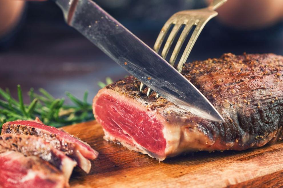 Както повечето вкусни неща, и червеното месо се оказва вредно за здравето