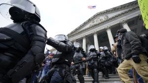 Капитолия полиция протести