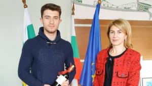 Георги Георгиев подари Богоявленския кръст на кмета на Габрово