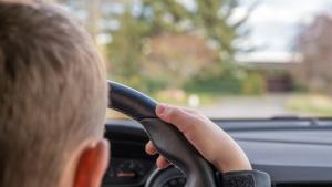 Хванаха 15 годишен да шофира нерегистриран автомобил във Врачанско съобщиха от