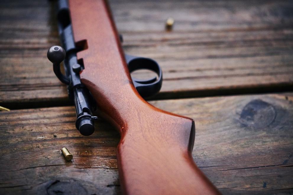 18-годишен нахлу с пушка в нощен клуб в Сандански, съобщиха