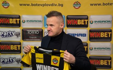 Новият треньор на Ботев Пловдив Азрудин Валентич направи днес първа тренировка