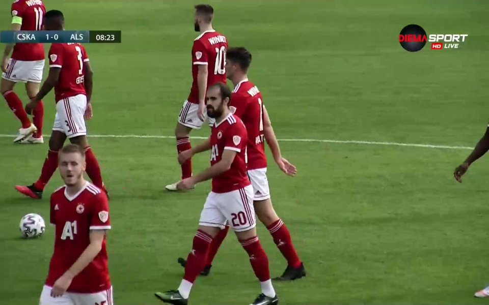 В 9-та минута все пак "червените" откриха. След грешка на