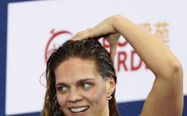 Трикратната призьорка от Олимпийски игри плувкинята Юлия Ефимова отново зарадва