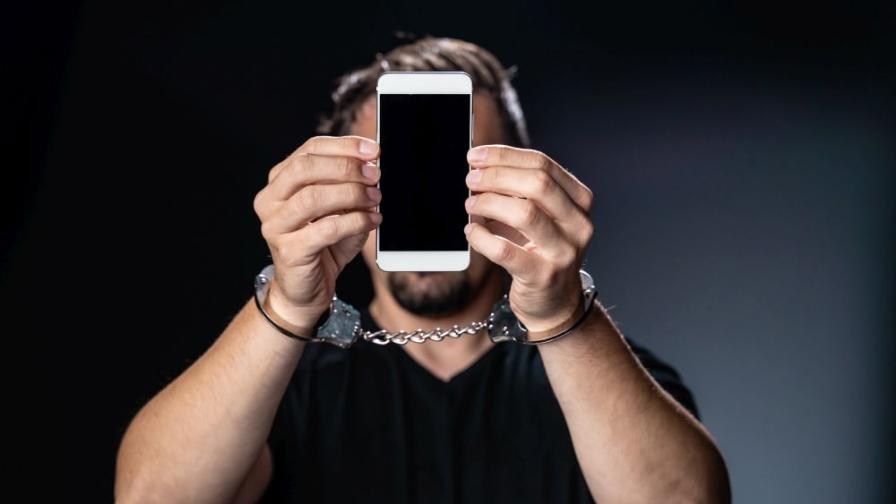 Затворник измами с телефон от килията си хора за над 330 000 евро