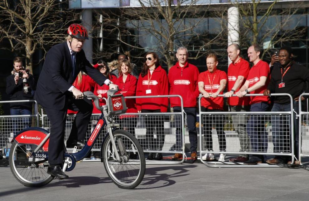 Борис Джонсън е известен със страстта си към велосипеда, той направи много за колоездачите като кмет на Лондон