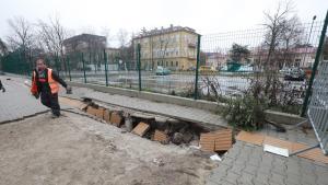 пропаднал тротоар ВМА Александровска