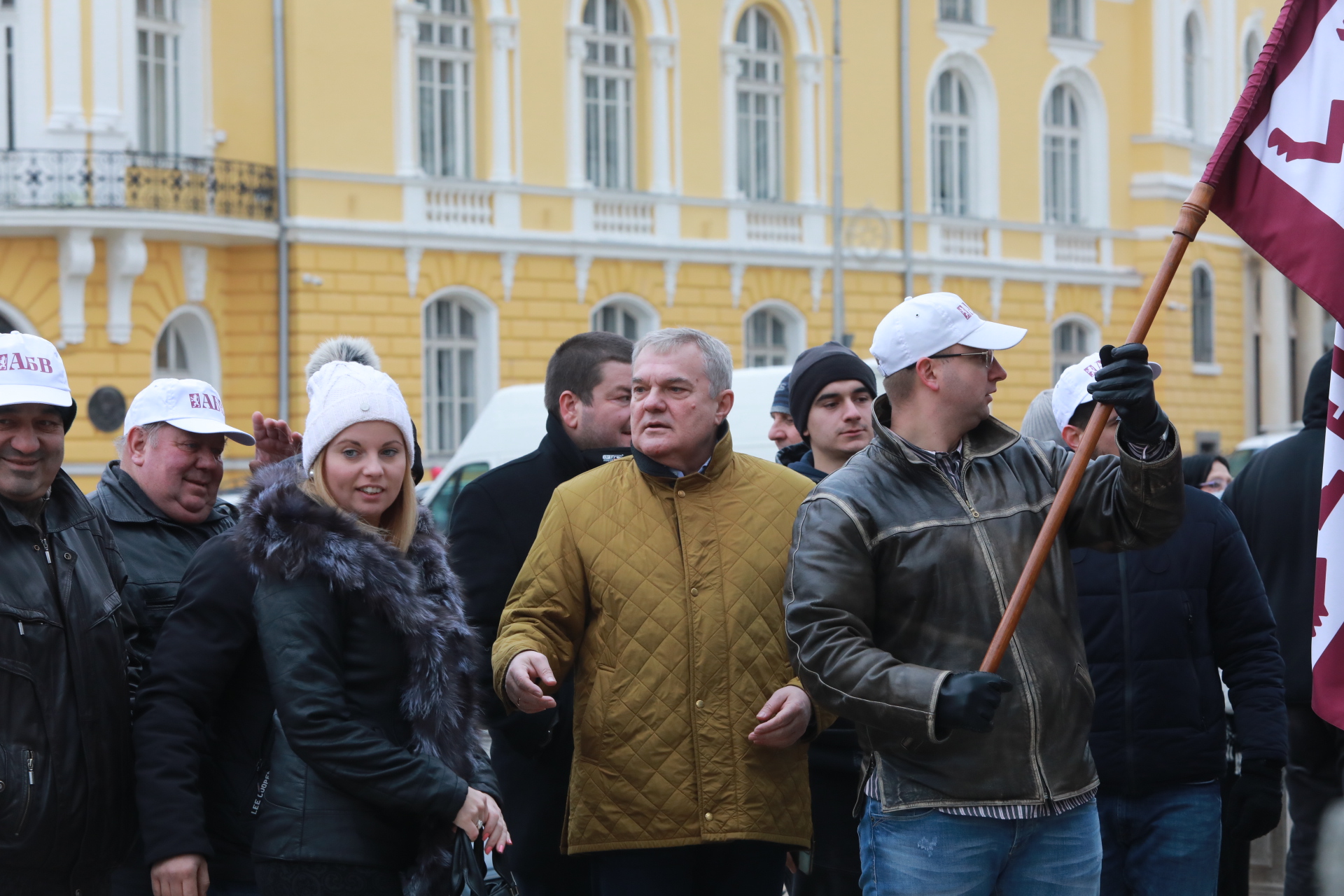 <p>В първия работен ден на депутатите: Протест на площад &quot;Народно събрание&quot;</p>