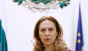 <p>Николова: България подкрепя &bdquo;зелени коридори&rdquo; за пътувания</p>