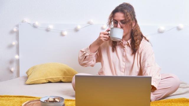 Депресирана журналистка откри заместител на кафето и се прероди за 7 дни