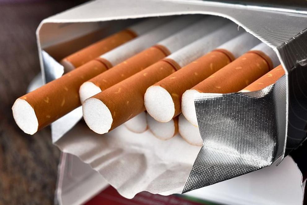 Иззеха 3800 къса цигари без бандерол при операция в Нова