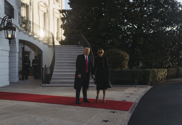 Доналд Тръмп и Мелания напуснаха Белия дом кацнаха във Флорида
