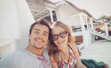 Докато топскиорът ни Алберт Попов продължава с покоряването на алпийските