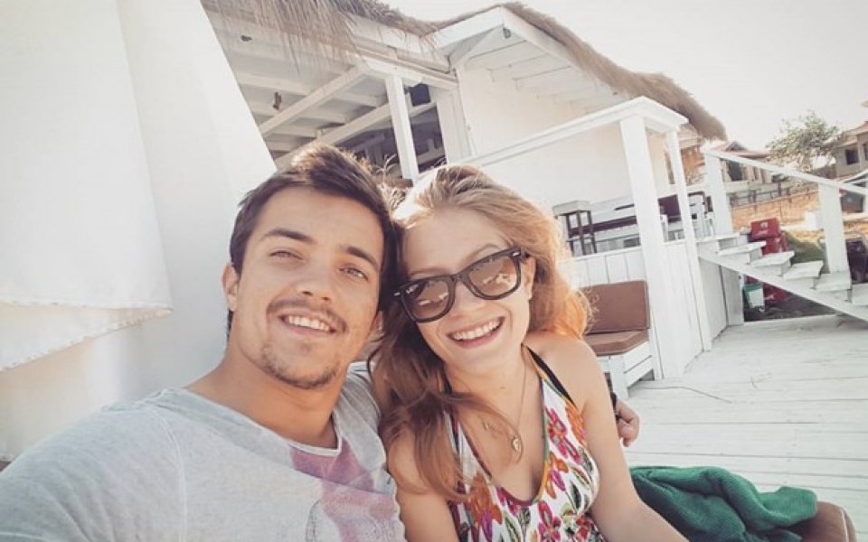 Докато топскиорът ни Алберт Попов продължава с покоряването на алпийските