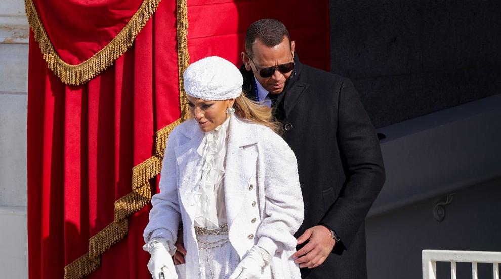 Джей Ло от глава до пети в Chanel (ГАЛЕРИЯ)