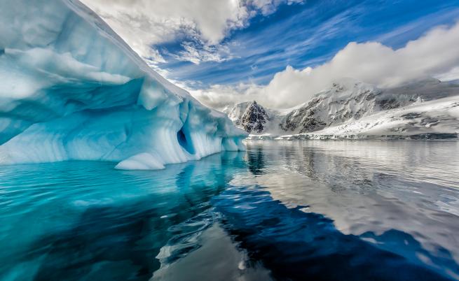 Разпадна се гигантският айсберг, който застрашаваше остров с пингвини