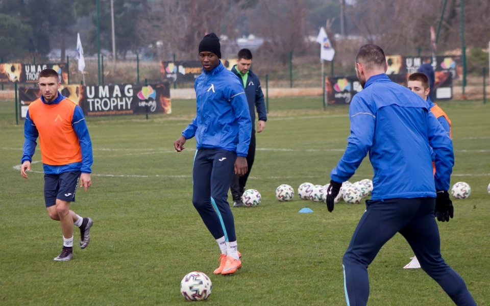 Нидерландецът Дилън Джордж пристигна на проби в Левски, съобщиха от