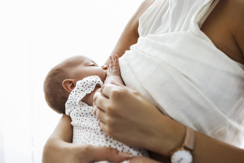 10 звездни майки, които нормализираха кърменето