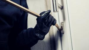 Мъж задържа крадеж нахлул в дома му в село Полско