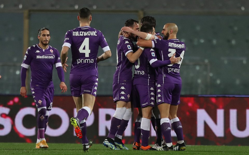 Фиорентина записа трудна победа над последния Кротоне с 2:1 в