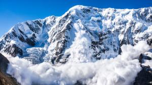 Десет души загинаха при няколко лавини в австрийските и швейцарските