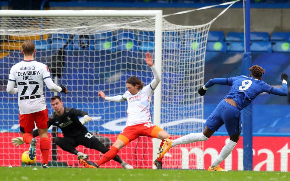 Отборите на Челси и Лутън Таун играят при резултат 2:0