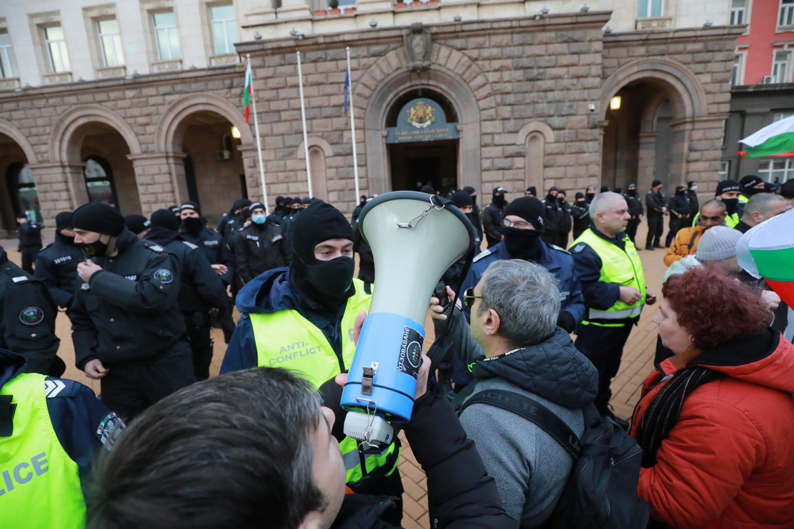 200 дни протести в София срещу правителството и главния прокурор