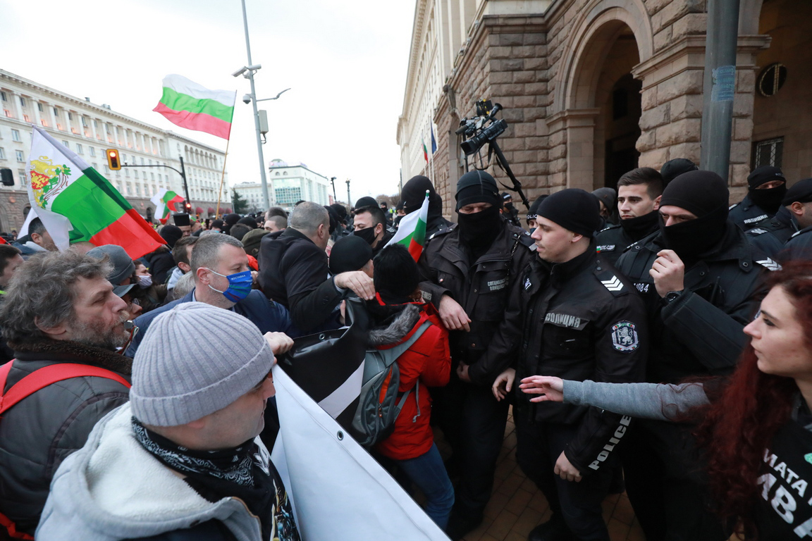 200 дни протести в София срещу правителството и главния прокурор