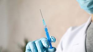 Британски пациенти тестват първата в света персонализирана иРНК инжекция срещу