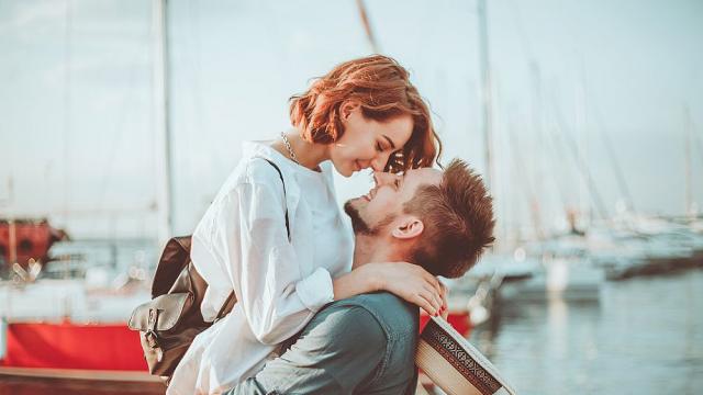 Трите зодии, които ще срещнат любовта през февруари (ВИДЕО)