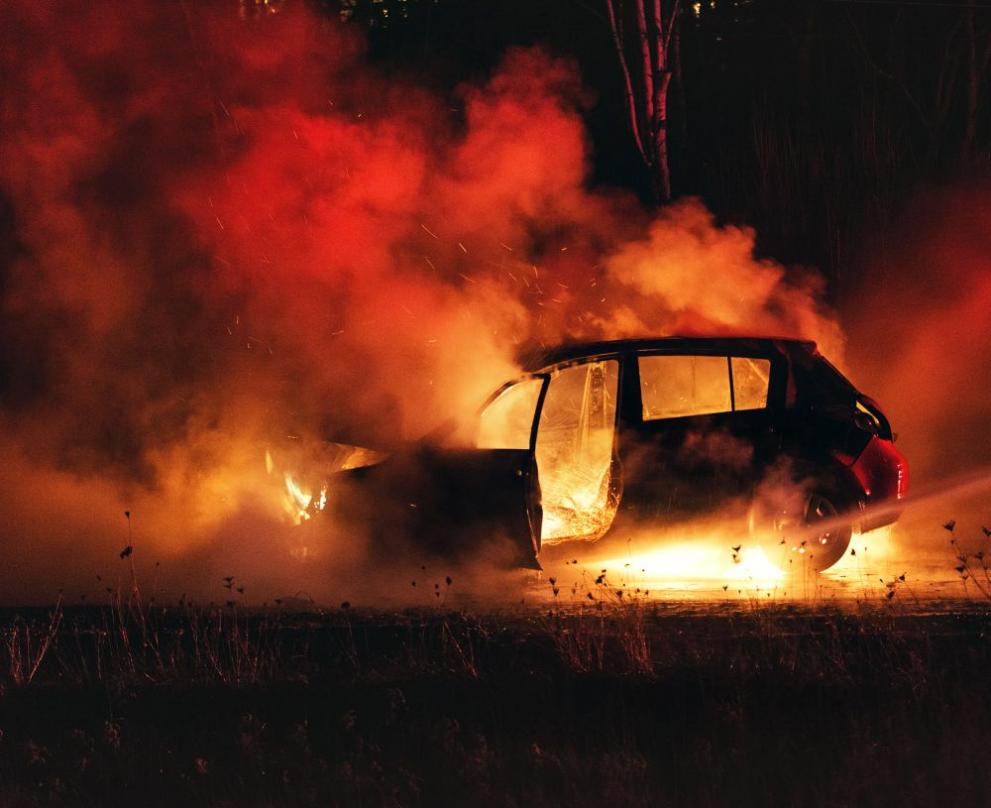 Снощи крадците са подпалили колата, с която са се придвижвали