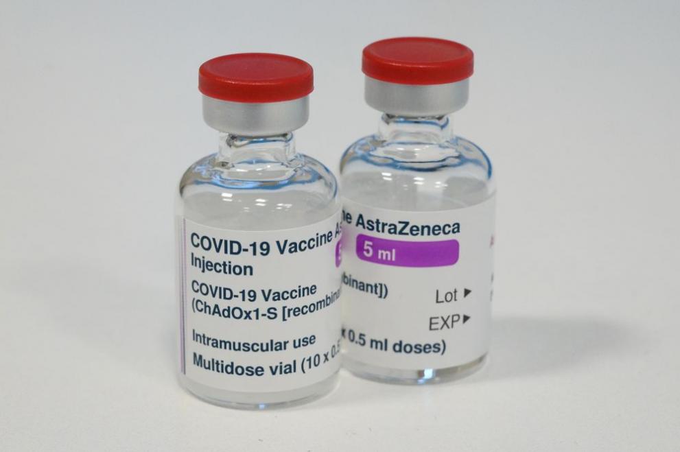 Още няма резултати от експериментално имунизиране на хора с две различни ваксини
