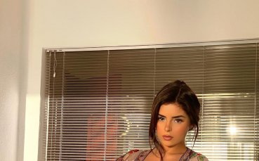 Деми е английски модел която има феноменалните 16 милиона последователи