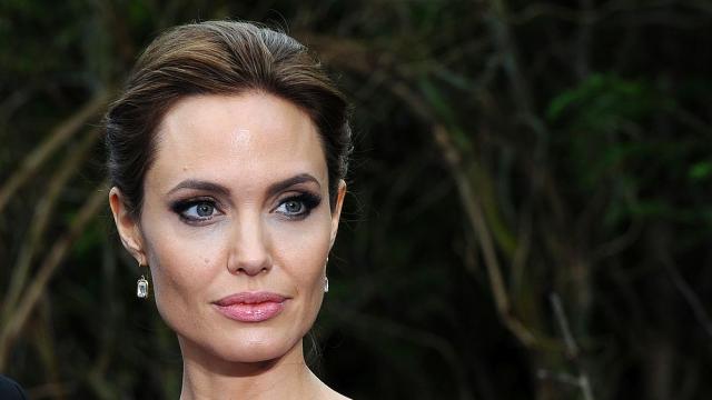 Сагата „Бранджелина“: Анджелина Джоли  поиска отзоваване на съдия от бракоразводното дело