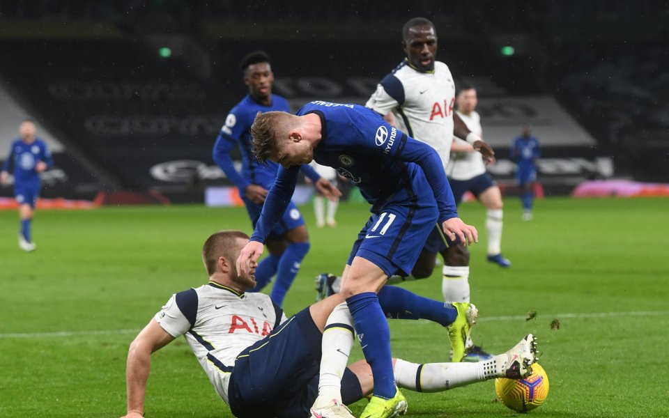 Отборите на Тотнъм и Челси играят при резултат 0:1 в