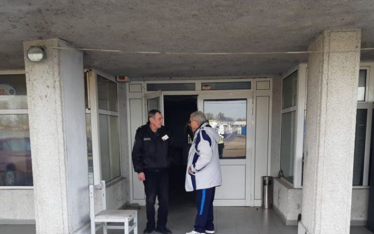 Блокираха достъпа до съблекалните на стадион 