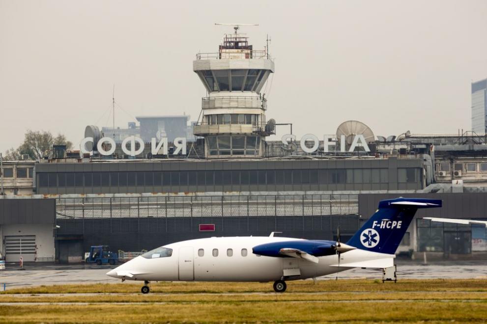 Пътници за Швейцария бяха задържани с часове на летище София