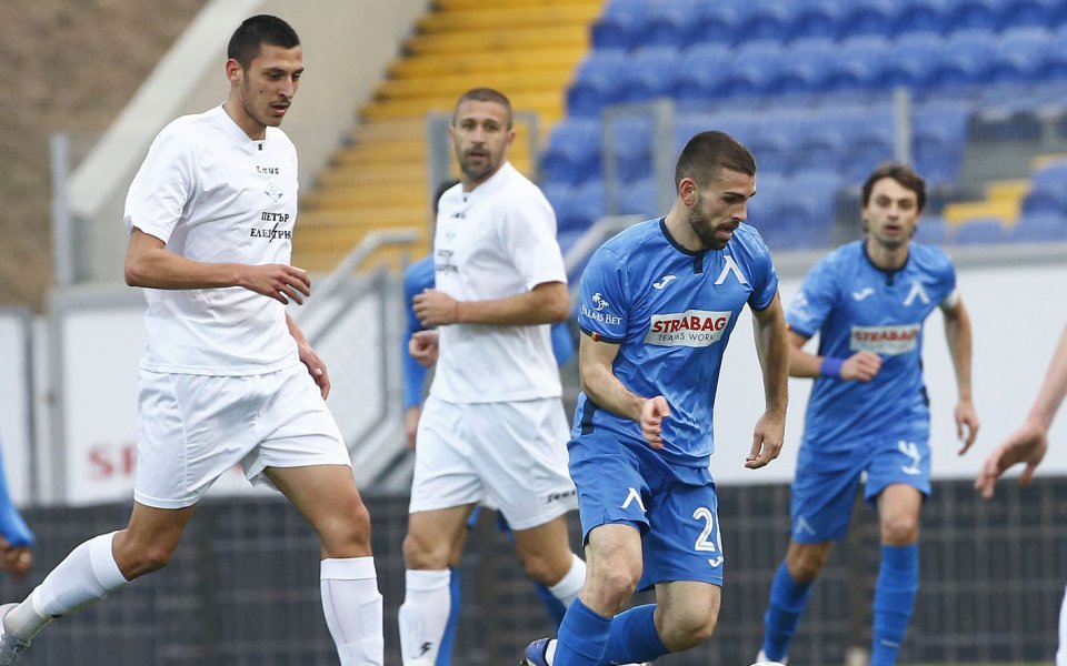 Отборът на Левски играе при резултат 1:0 със Спортист Своге