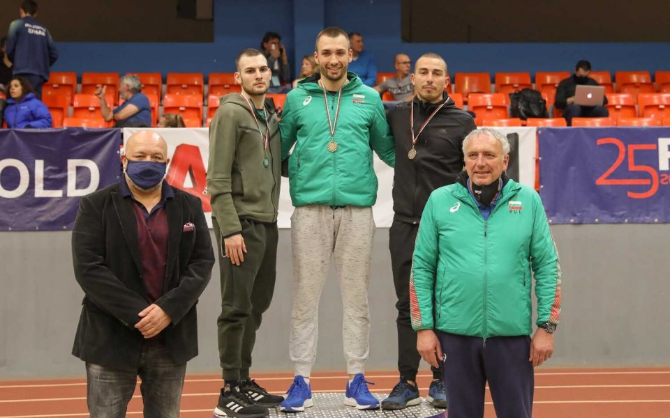 Министър Кралев награди част от шампионите в Държавното първенство по лека атлетика в зала