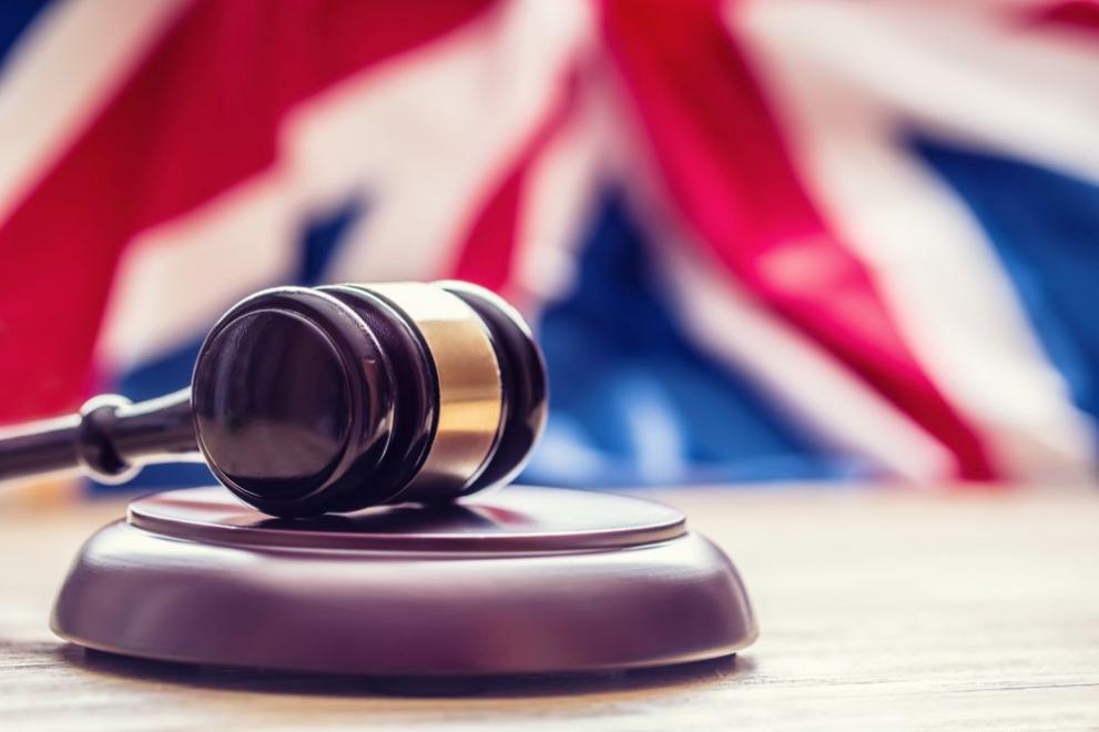Британският съд ще дава присъди до 10 г. затвор за скрито посещение на страна от "червения списък"