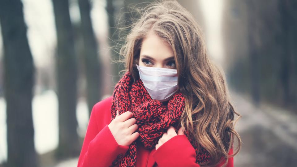 жена с маска зима коронавирус