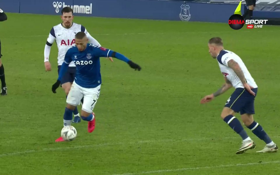 Само две минути по-късно шокът за гостите стана още по-голям.