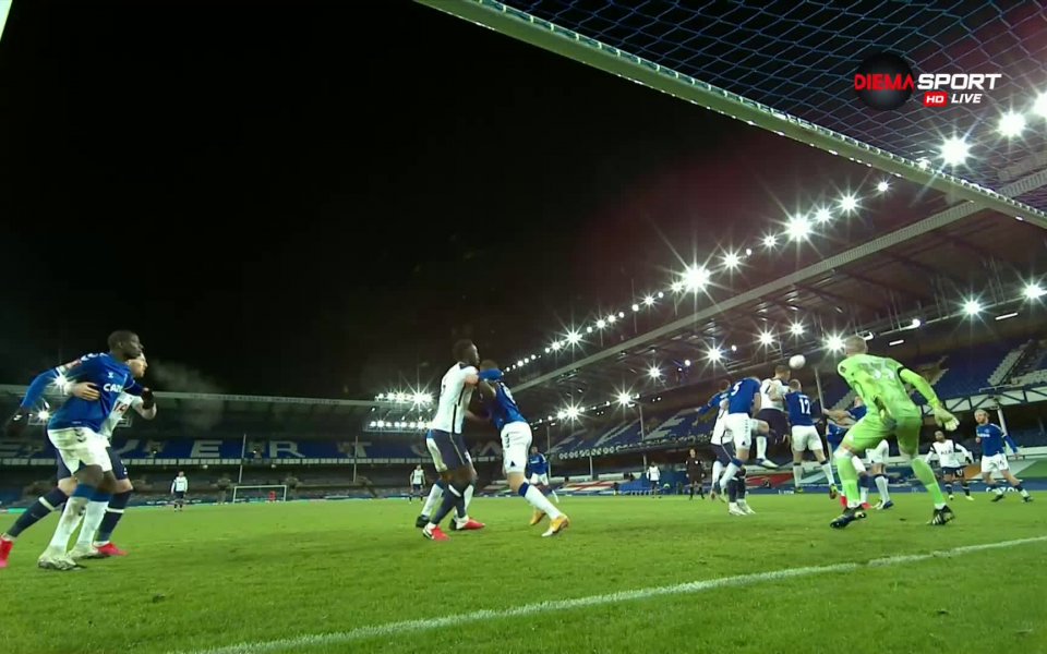 В началото на втората част нещата продължиха да се развиват