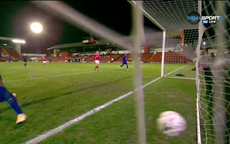 Закономерно се стигна и до 64-та минута, в която гостите