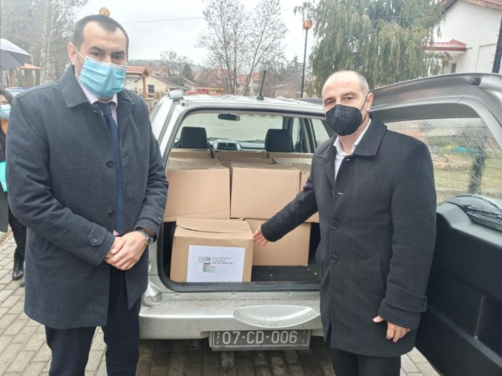 Посолството ни в Северна Македония дари храна на семейства в нужда
