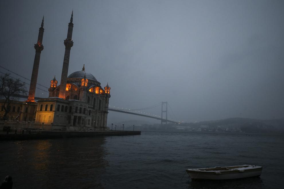 Снеговалежът в Истанбул предизвика големи проблеми с трафика