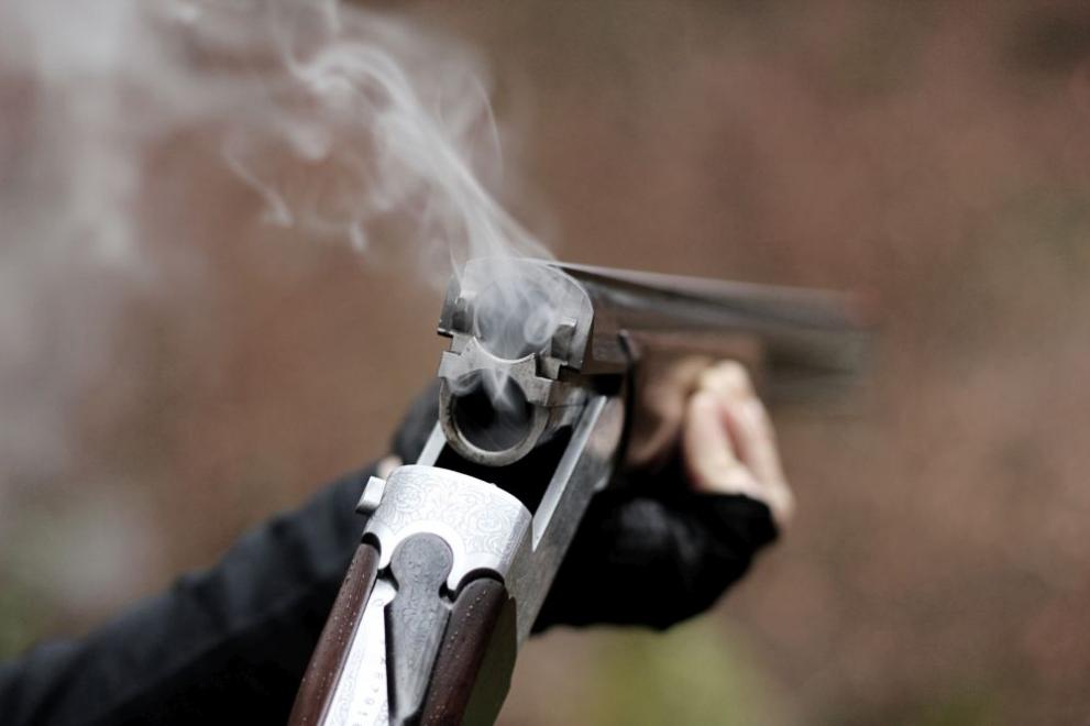 Ловец стреля по жилищен блок в Петрич
