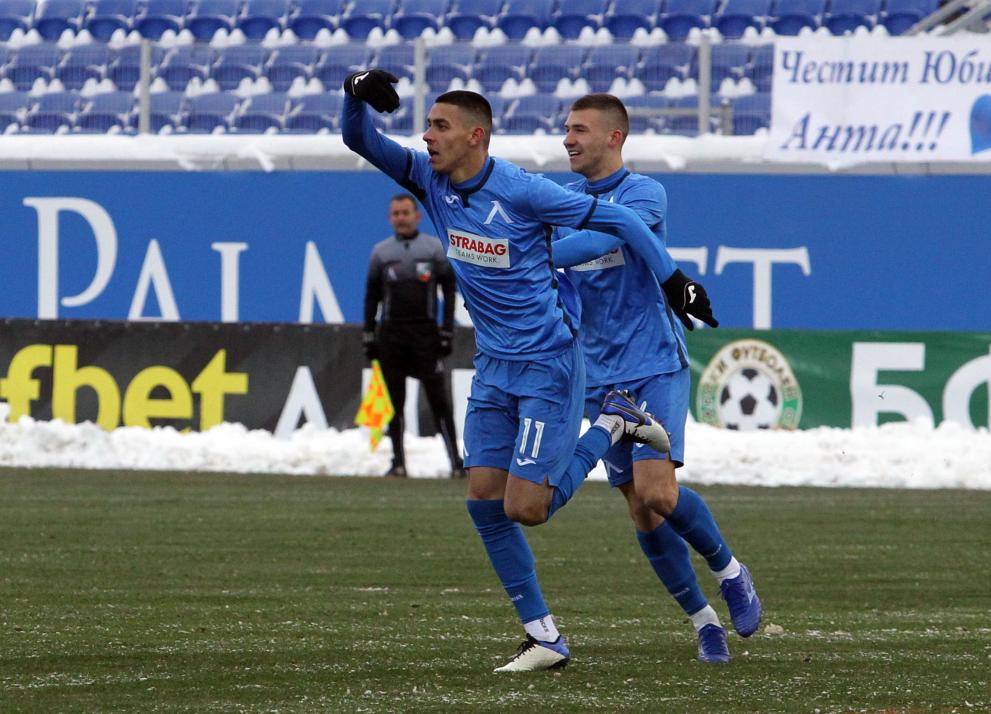 Пътят на Левски към Лига Европа минава през седмо място в първенството, смята Емил Велев